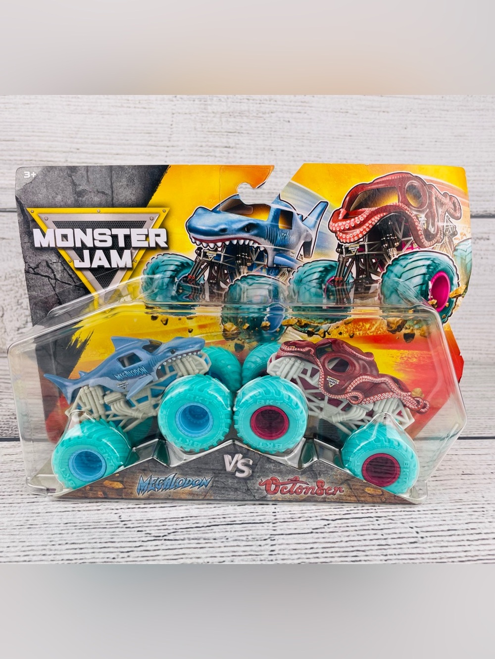 Monster Jam 1:64 Scale Megalodon Vs Octon8er Monster Trucks Series 35 NEW